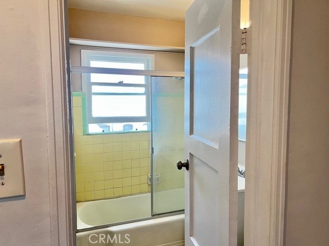 122 Elm Ave Unit 9, Long Beach, CA 90802 - full bathroom featuring enclosed tub / shower combo