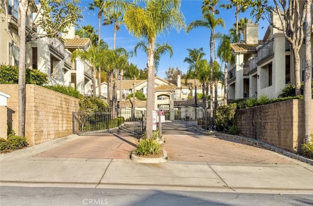 15118 Ocaso Ave, La Mirada, CA 90638 - surrounding community featuring a gate and a residential view