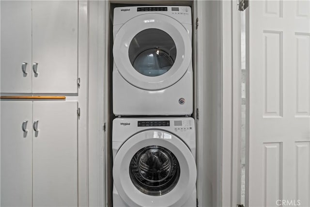 1525 N Hayworth Ave Unit 205, Los Angeles, CA 90046 - laundry area with stacked washer and clothes dryer