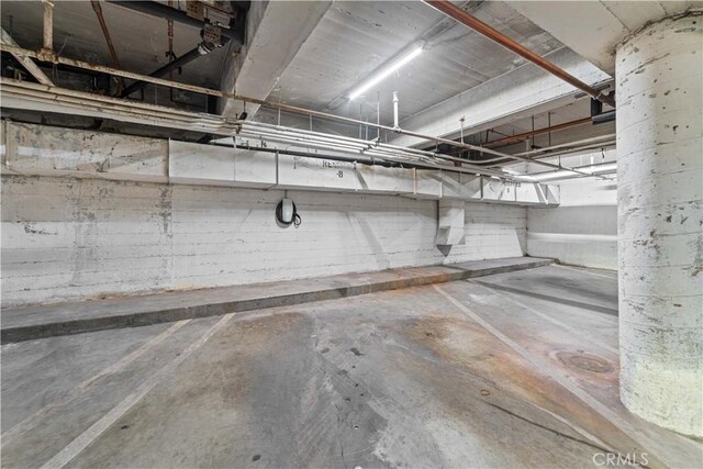 1525 N Hayworth Ave Unit 205, Los Angeles, CA 90046 - view of parking deck
