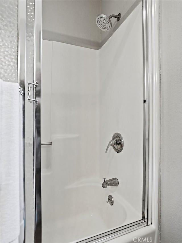 334 N Lomita St, Burbank, CA 91506 - full bath featuring bathing tub / shower combination