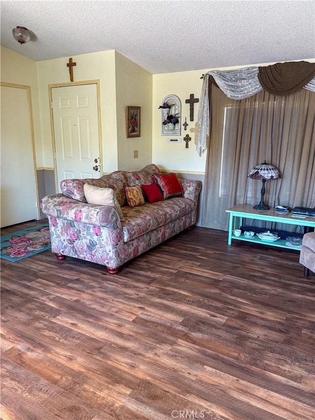 27545 Jasper Way, Castaic, CA 91384 - living room featuring wood finished floors and a textured ceiling