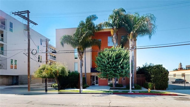 4821 Bakman Ave Unit 405, North Hollywood, CA 91601 - view of building exterior