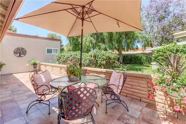 3463 Bahia Blanca W Unit B, Laguna Woods, CA 92637 - view of patio featuring outdoor dining area