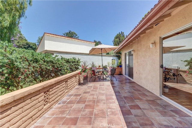 3463 Bahia Blanca W Unit B, Laguna Woods, CA 92637 - view of patio / terrace with outdoor dining space