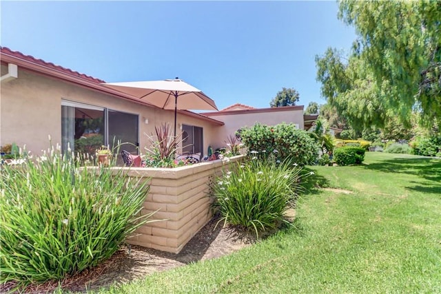 3463 Bahia Blanca W Unit B, Laguna Woods, CA 92637 - view of green lawn
