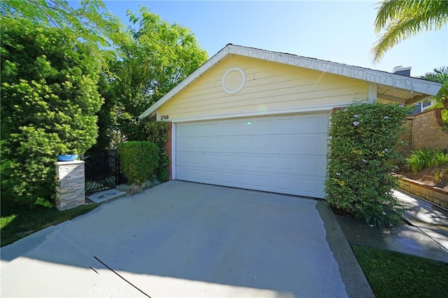 27768 Crookshank Dr, Saugus, CA 91350 - view of garage
