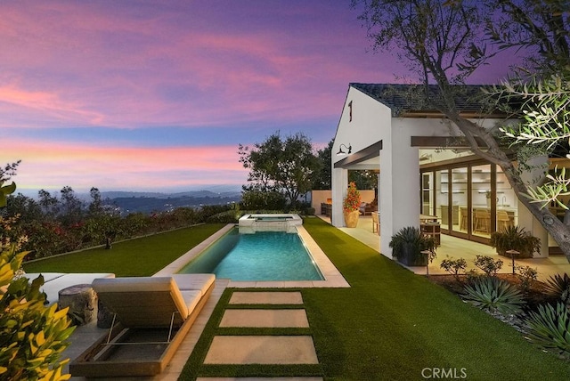 30 Catalina Vista Rd, Ladera Ranch, CA 92694 - pool at dusk featuring a patio area, a yard, and a pool with connected hot tub