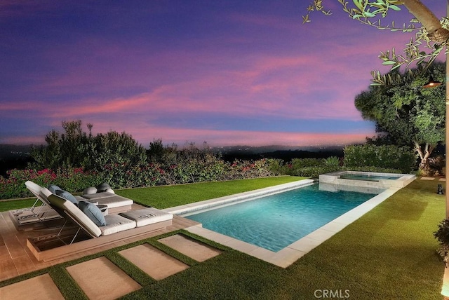 30 Catalina Vista Rd, Ladera Ranch, CA 92694 - pool at dusk featuring a yard, a pool with connected hot tub, and a patio area