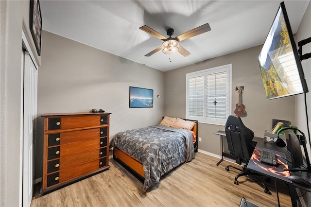4040 Quartzite Ln, San Bernardino, CA 92407 - bedroom featuring light wood-style flooring, a desk, a closet, and ceiling fan