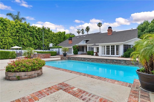 17437 Tarzana St, Encino, CA 91316 - swimming pool with french doors and a patio