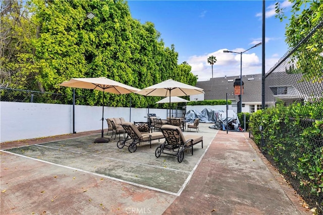 17437 Tarzana St, Encino, CA 91316 - view of patio