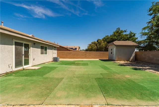 45722 Palm Ln, Lancaster, CA 93535 - fenced backyard with a shed