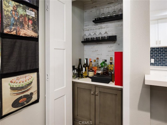 625 Esplanade Unit 29, Redondo Beach, CA 90277 - indoor dry bar with backsplash