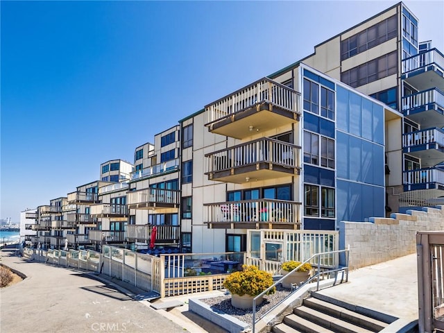625 Esplanade Unit 29, Redondo Beach, CA 90277 - view of apartment building / complex
