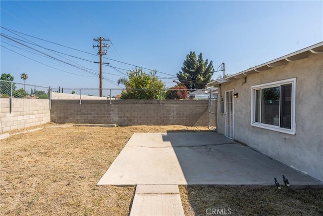 624 N Yucca Ave, Rialto, CA 92376 - fenced backyard featuring a patio