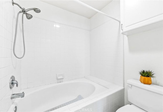 17 Indigo Pl, Aliso Viejo, CA 92656 - bathroom featuring toilet and washtub / shower combination