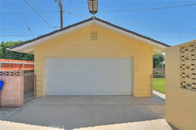 9465 Palo Verde Ave, Fontana, CA 92335 - view of detached garage