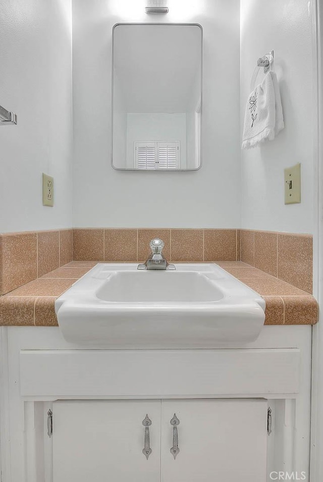 9465 Palo Verde Ave, Fontana, CA 92335 - bathroom featuring vanity