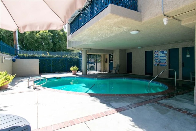 14560 Clark St Unit 215, Sherman Oaks, CA 91411 - photo 2