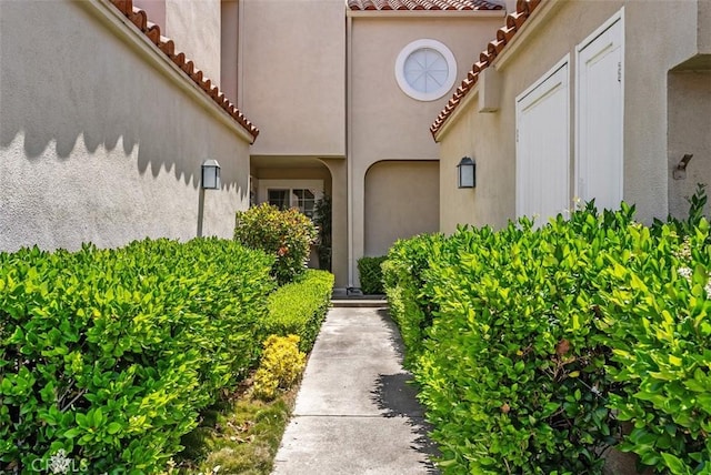 50 Niguel Pointe Dr Unit 118, Laguna Niguel, CA 92677 - view of exterior entry with a tiled roof and stucco siding
