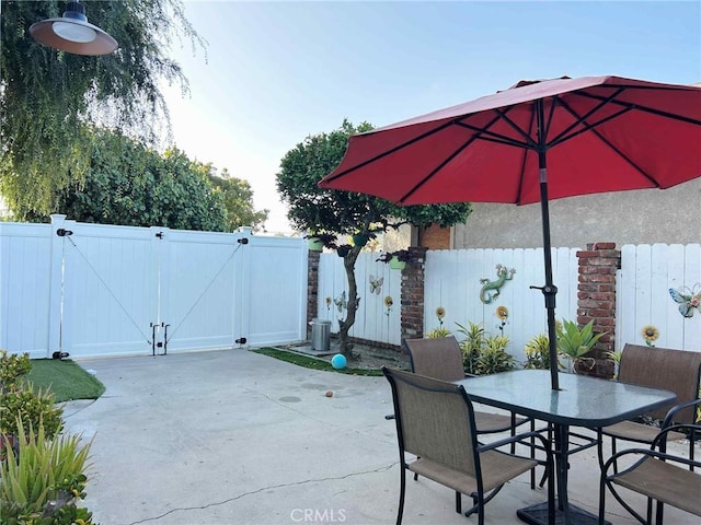 3653 Denver Ave, Long Beach, CA 90810 - view of patio with a gate and outdoor dining space
