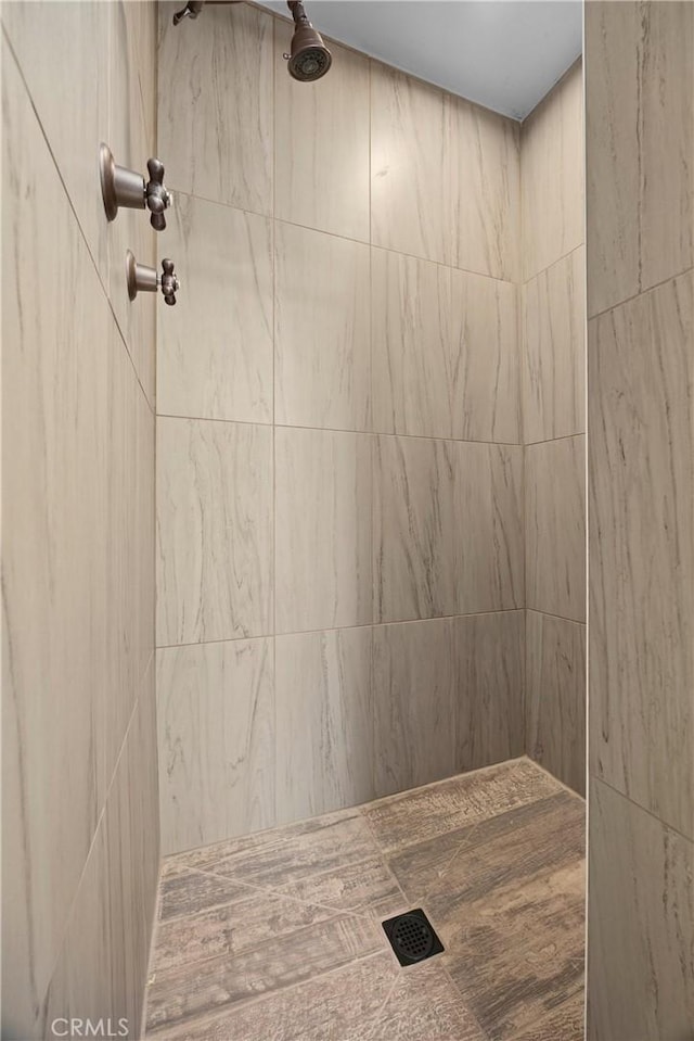 2818 Renegade Ave, Bakersfield, CA 93306 - bathroom featuring tiled shower
