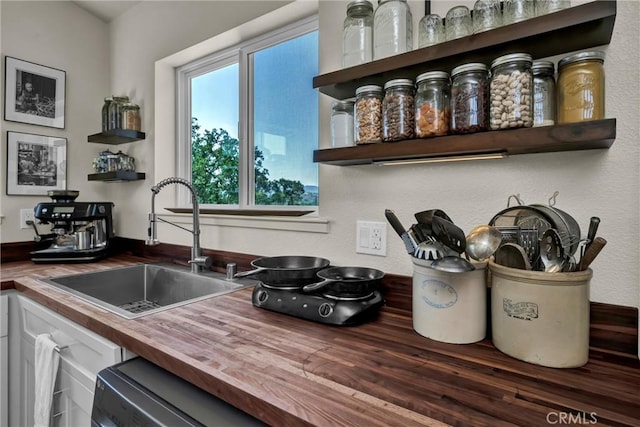 21018 Yankee Valley Rd, Hidden Valley Lake, CA 95467 - interior space featuring a sink and wood finished floors