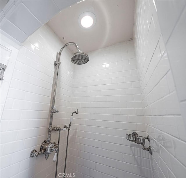 1911 Pepper Dr, Altadena, CA 91001 - full bathroom featuring tiled shower