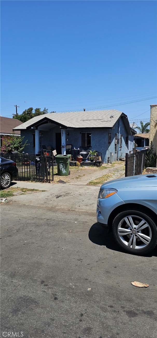 151 E 67th St, Los Angeles, CA 90003 - view of front facade featuring stucco siding