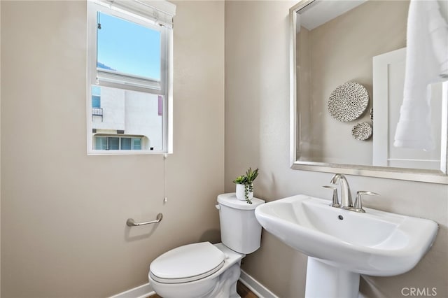 109 Alder Rdg, Lake Forest, CA 92610 - half bathroom featuring a sink and toilet