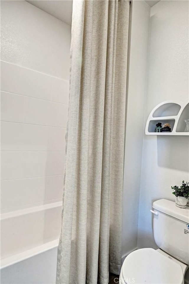 17148 Kent St, Hesperia, CA 92345 - full bathroom with toilet and shower / bath combination with curtain