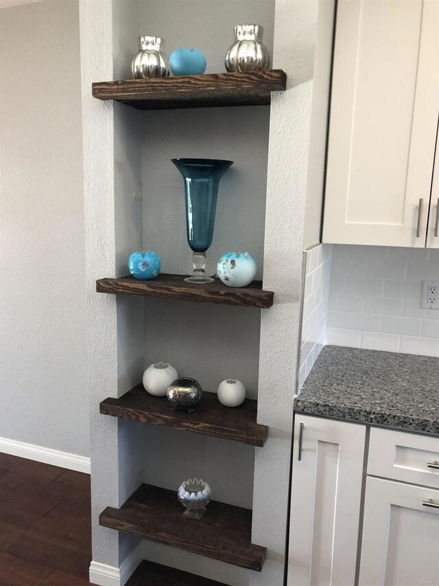 3732 Mira Pacific Dr, Oceanside, CA 92056 - detailed view of tasteful backsplash and wood finished floors
