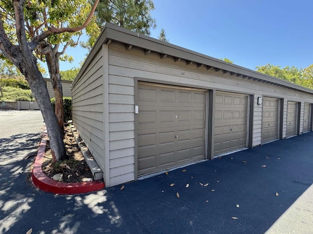 1087 Shadowridge Dr Unit 101, Vista, CA 92081 - view of garage