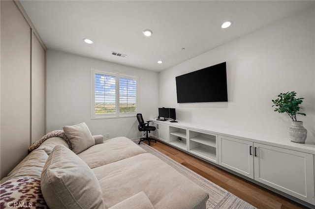 32067 Dawning Rdg, Temecula, CA 92591 - living room featuring wood finished floors, recessed lighting, and an office area