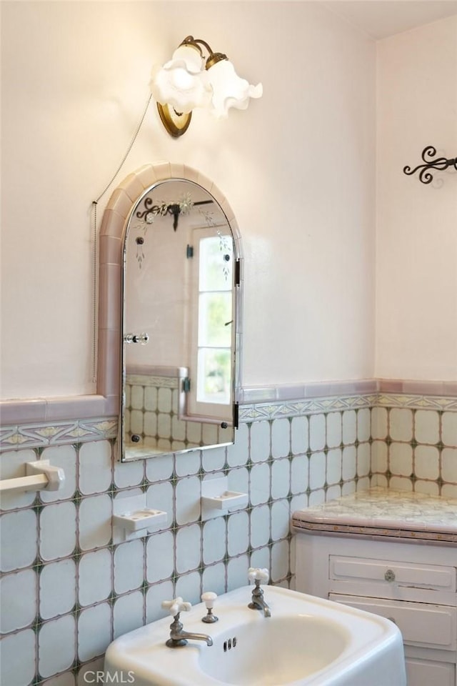 1161 N Everett St, Glendale, CA 91207 - half bath with wainscoting and tile walls