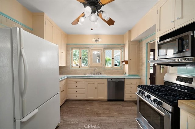 1161 N Everett St, Glendale, CA 91207 - kitchen with stainless steel appliances, tasteful backsplash, light countertops, and light wood-type flooring
