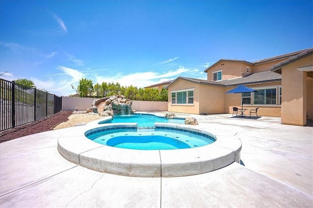 13471 Planet Ct, Riverside, CA 92503 - view of swimming pool with a fenced backyard, a patio, and a pool with connected hot tub