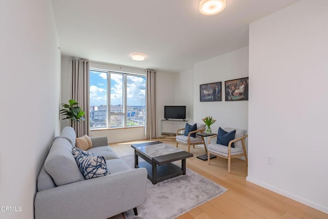 889 Francisco St Unit 802, Los Angeles, CA 90017 - living area with light wood finished floors and baseboards