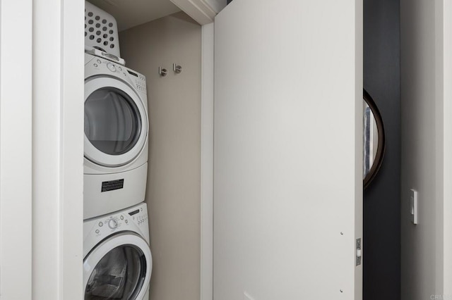 1325 Pacific Hwy Unit 2106, San Diego, CA 92101 - laundry area featuring stacked washer and clothes dryer