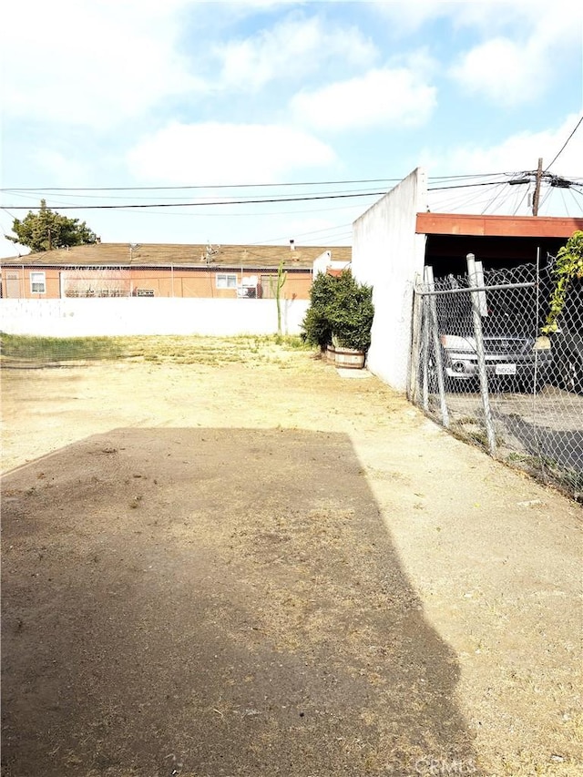 10914 S Osage Ave, Inglewood, CA 90304 - view of yard