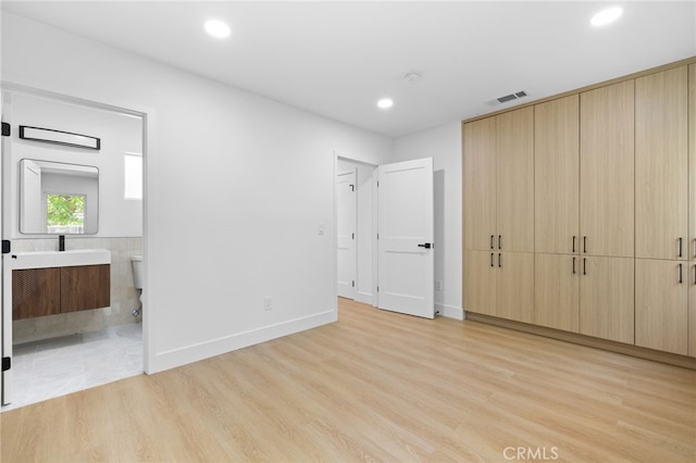 542 N Keystone St, Burbank, CA 91506 - unfurnished bedroom with light wood finished floors, recessed lighting, and connected bathroom