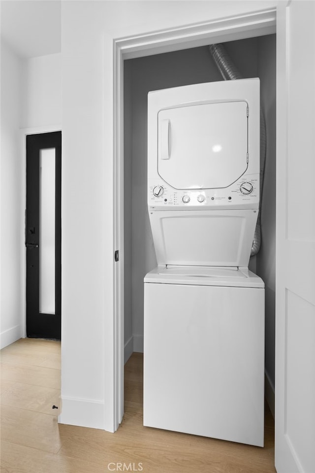 542 N Keystone St, Burbank, CA 91506 - laundry area featuring stacked washing machine and dryer and light wood-style flooring