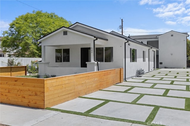 542 N Keystone St, Burbank, CA 91506 - view of front facade featuring stucco siding