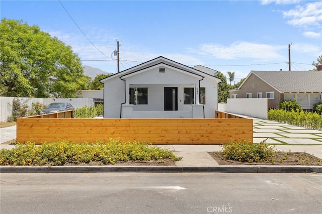 542 N Keystone St, Burbank, CA 91506 - view of front facade featuring a fenced front yard and stucco siding