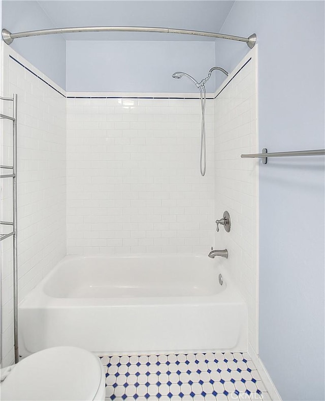 11154 Huston St Unit 7, North Hollywood, CA 91601 - full bath featuring toilet and shower / washtub combination