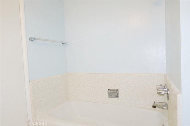 1754 N Kenmore Ave Unit 201, Los Angeles, CA 90027 - bathroom with a bath