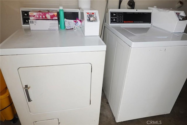 1754 N Kenmore Ave Unit 201, Los Angeles, CA 90027 - laundry area with independent washer and dryer