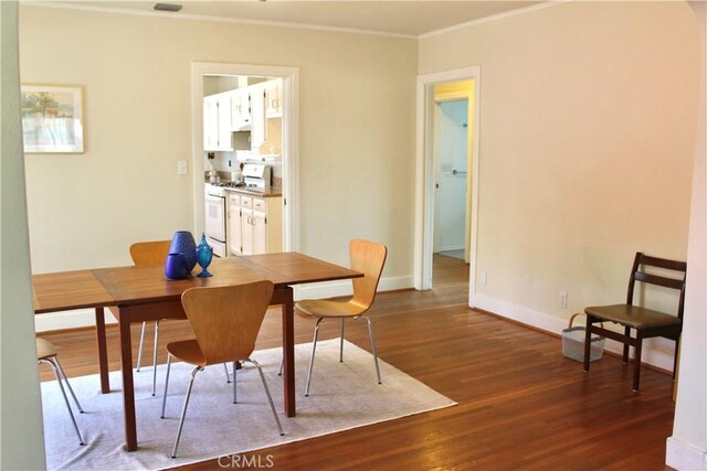 907 E Poppyfields Dr E, Altadena, CA 91001 - dining area with wood finished floors and crown molding
