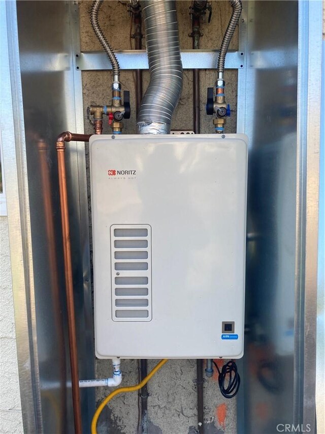 907 E Poppyfields Dr E, Altadena, CA 91001 - utilities with tankless water heater
